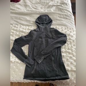 Lululemon. Charcoal Gray Alpine Pullover Size 6